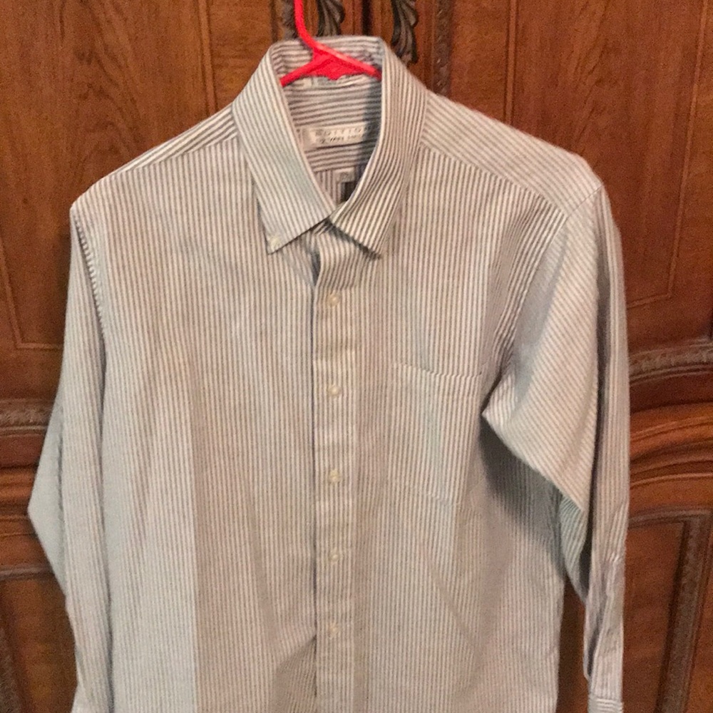 Men’s Van Heusen dress shirt